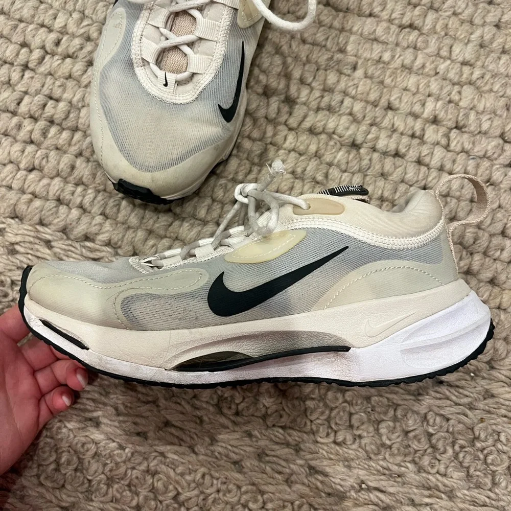 nike sneakers - Picture 2 of 6